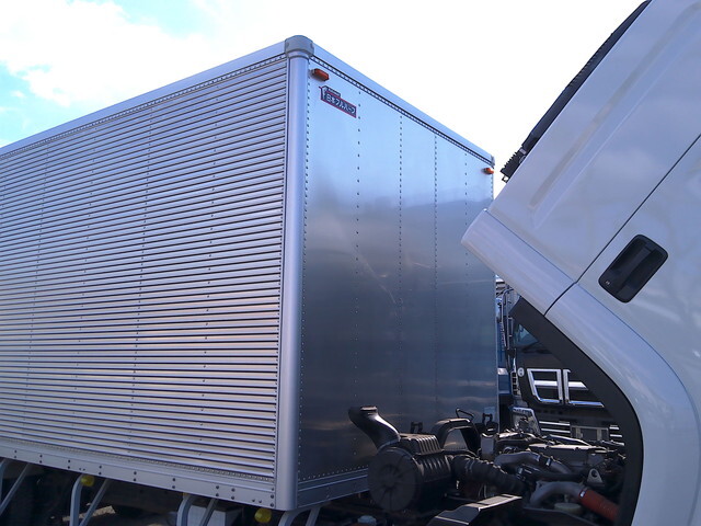 いすゞフォワードアルミバン中型（4t）[写真38]