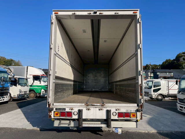 いすゞギガアルミウイング大型（10t）[写真10]