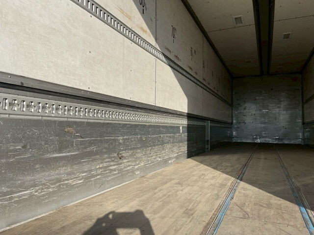 いすゞギガアルミウイング大型（10t）[写真11]