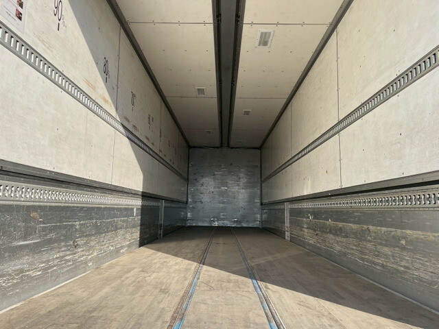 いすゞギガアルミウイング大型（10t）[写真12]