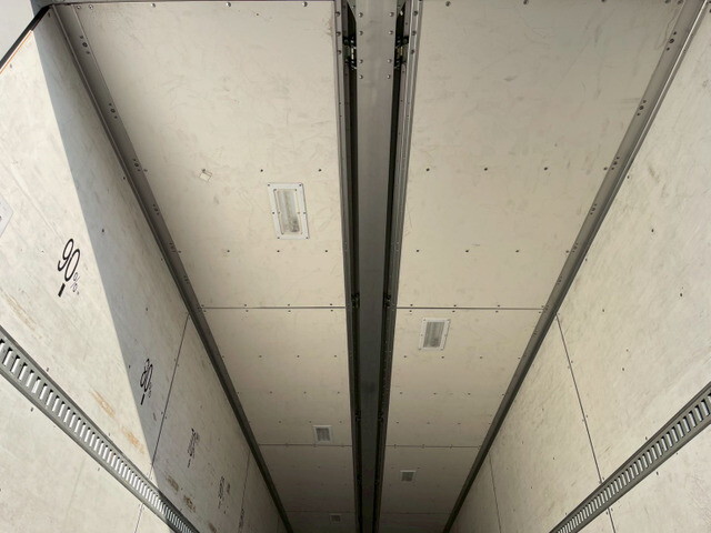 いすゞギガアルミウイング大型（10t）[写真15]