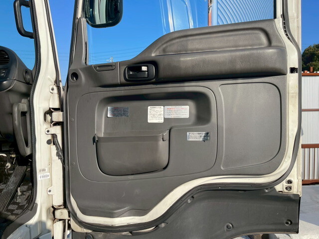 いすゞギガアルミウイング大型（10t）[写真17]