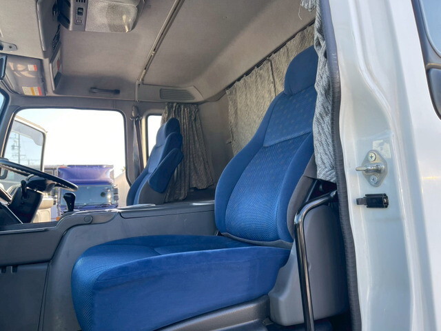 いすゞギガアルミウイング大型（10t）[写真19]