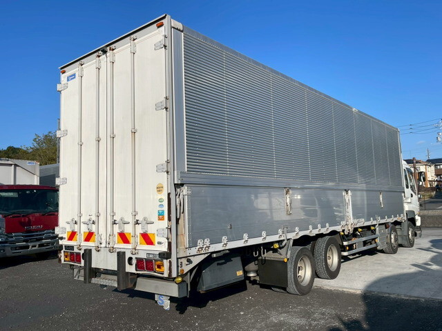 いすゞギガアルミウイング大型（10t）[写真02]