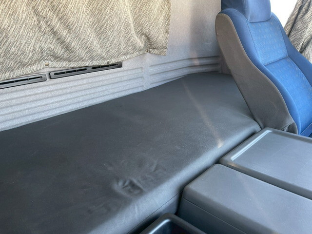 いすゞギガアルミウイング大型（10t）[写真21]