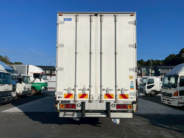 いすゞギガアルミウイング大型（10t）[写真03]