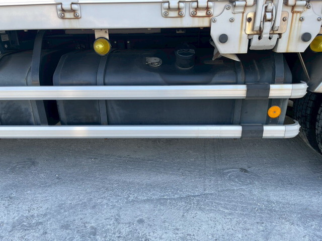 いすゞギガアルミウイング大型（10t）[写真33]