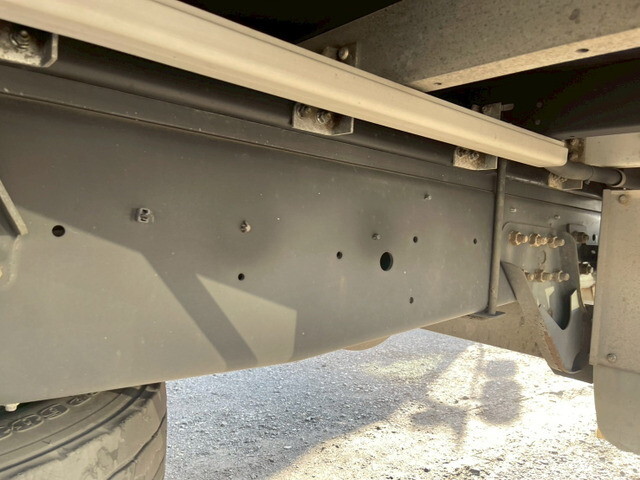 いすゞギガアルミウイング大型（10t）[写真37]