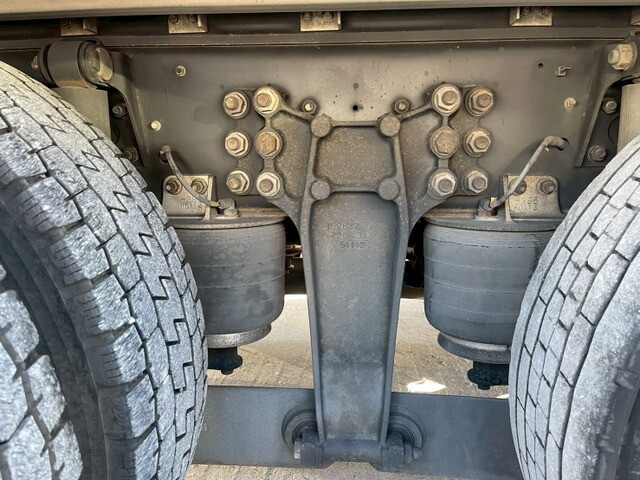 いすゞギガアルミウイング大型（10t）[写真40]