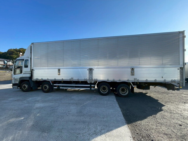 いすゞギガアルミウイング大型（10t）[写真06]