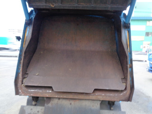 三菱ふそうキャンターパッカー車（塵芥車）小型（2t・3t）[写真11]