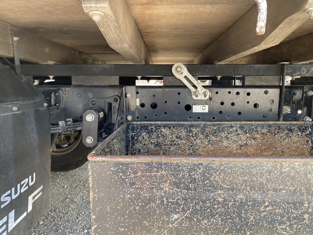 いすゞエルフ平ボディ小型（2t・3t）[写真09]