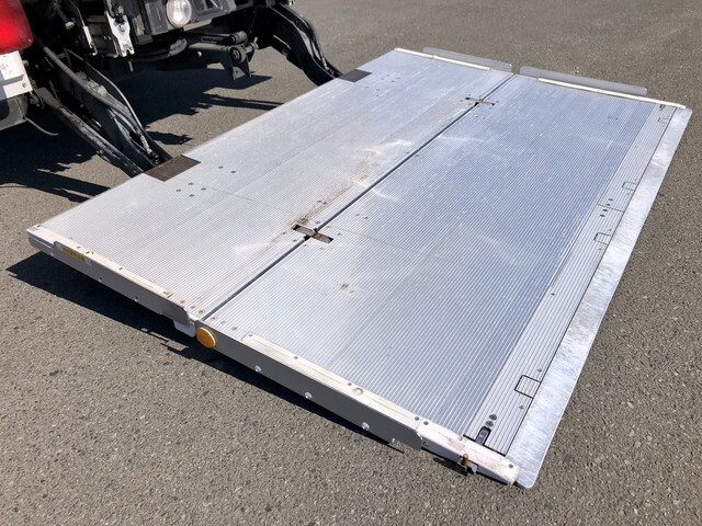 日野レンジャー冷凍車（冷蔵車）中型（4t）[写真12]