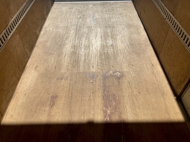 いすゞエルフアルミバン小型（2t・3t）[写真10]