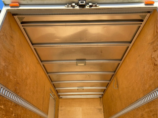 いすゞエルフアルミバン小型（2t・3t）[写真12]