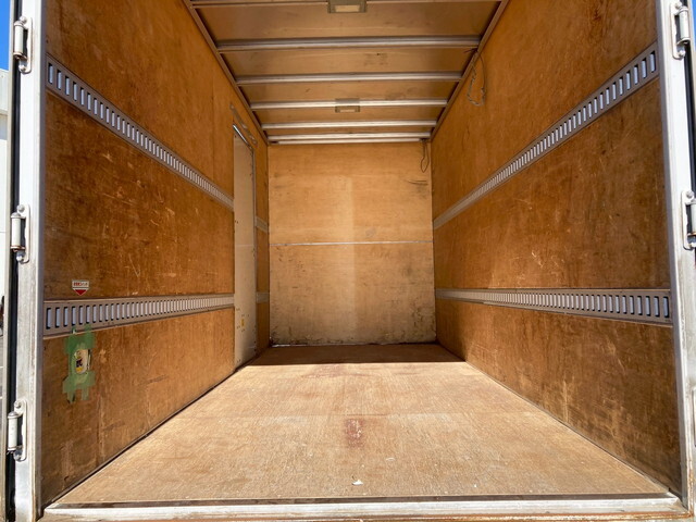 いすゞエルフアルミバン小型（2t・3t）[写真13]