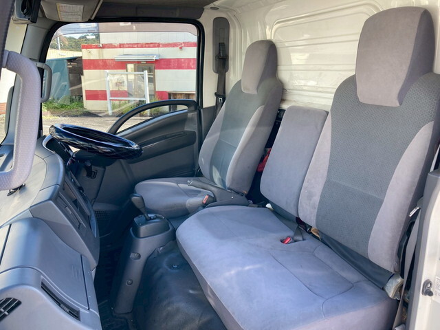 いすゞエルフアルミバン小型（2t・3t）[写真26]