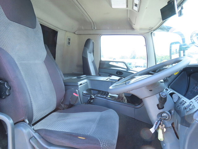 三菱ふそうスーパーグレートクレーン4段大型（10t）[写真19]