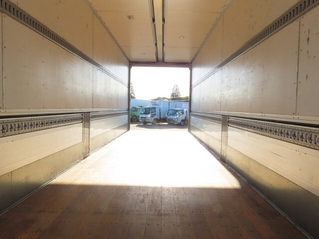 三菱ふそうスーパーグレートアルミウイング大型（10t）[写真29]