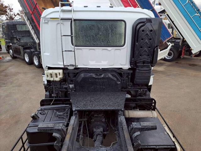 いすゞギガ深ダンプ（土砂禁ダンプ）大型（10t）[写真10]