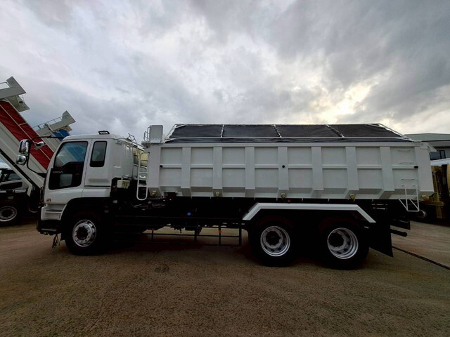 いすゞギガ深ダンプ（土砂禁ダンプ）大型（10t）[写真15]