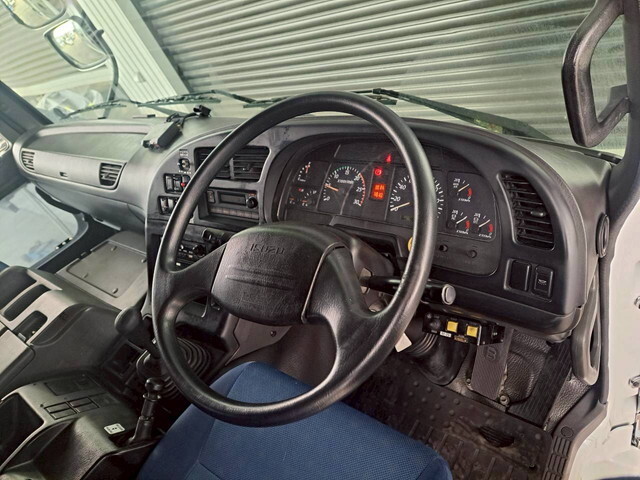 いすゞギガ深ダンプ（土砂禁ダンプ）大型（10t）[写真21]