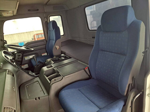 いすゞギガ深ダンプ（土砂禁ダンプ）大型（10t）[写真23]