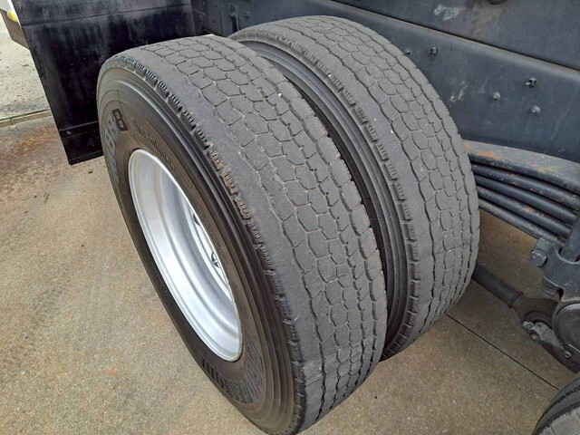 いすゞギガ深ダンプ（土砂禁ダンプ）大型（10t）[写真31]