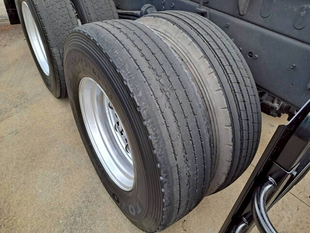 いすゞギガ深ダンプ（土砂禁ダンプ）大型（10t）[写真32]