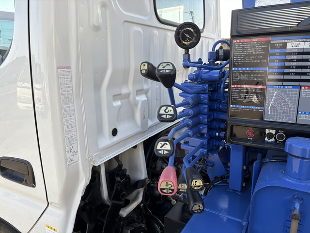 日野デュトロクレーン3段小型（2t・3t）[写真11]