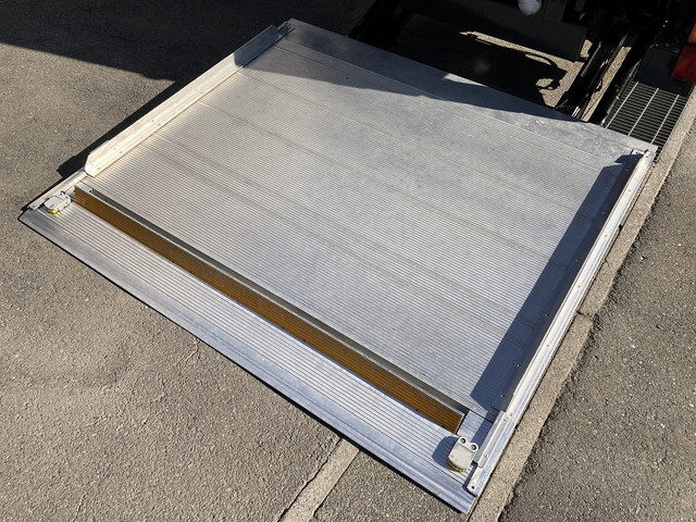 日野デュトロアルミバン小型（2t・3t）[写真05]