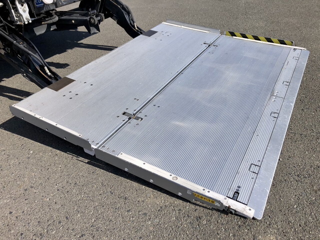 いすゞフォワード冷凍車（冷蔵車）中型（4t）[写真11]