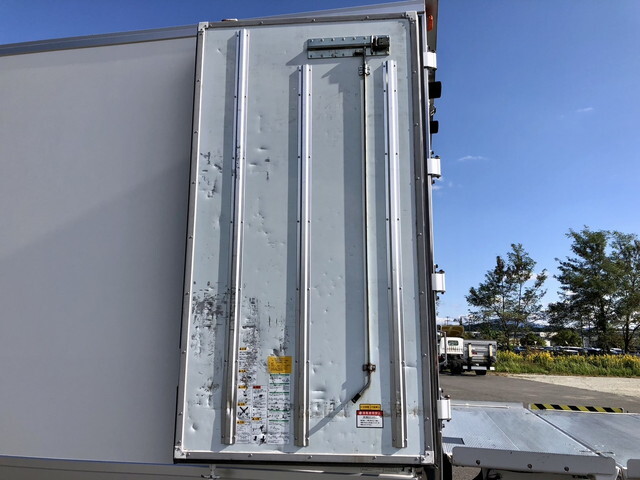 いすゞフォワード冷凍車（冷蔵車）中型（4t）[写真20]