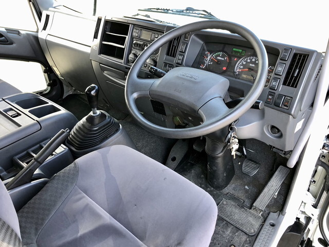 いすゞフォワード冷凍車（冷蔵車）中型（4t）[写真30]