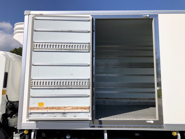 いすゞフォワード冷凍車（冷蔵車）中型（4t）[写真07]