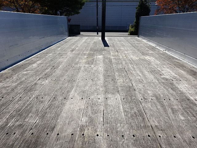 いすゞフォワードアルミブロック中型（4t）[写真13]