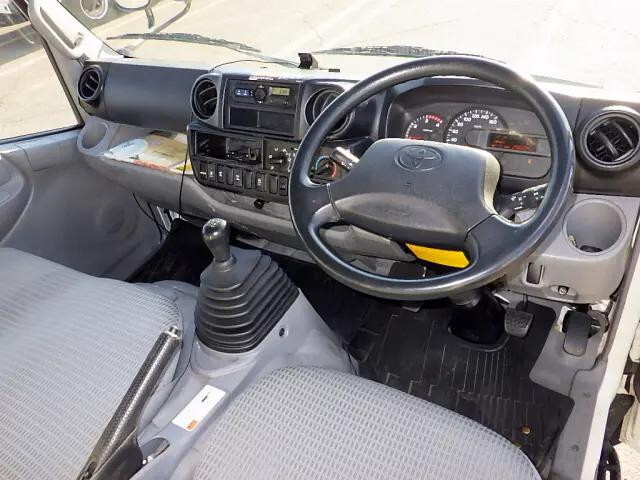 トヨタダイナクレーン3段小型（2t・3t）[写真14]