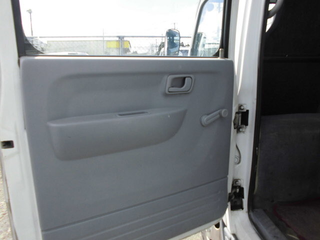 三菱ふそうキャンターダブルキャブ（Wキャブ）小型（2t・3t）[写真24]