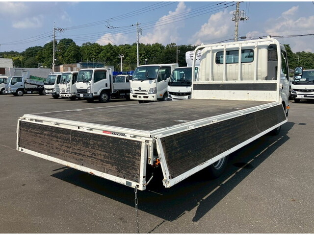 日野デュトロ平ボディ小型（2t・3t）[写真11]