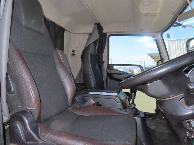 三菱ふそうファイター平ボディ増トン（6t・8t）[写真21]