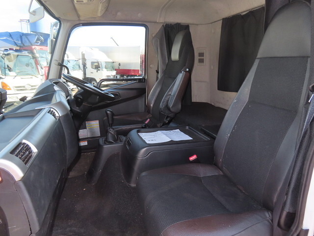 三菱ふそうファイター平ボディ増トン（6t・8t）[写真22]