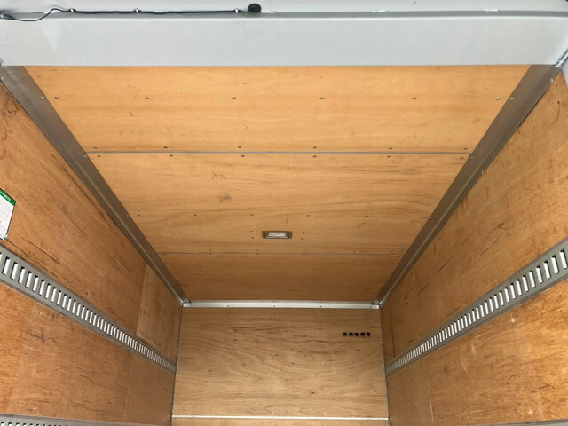 いすゞエルフアルミバン小型（2t・3t）[写真13]