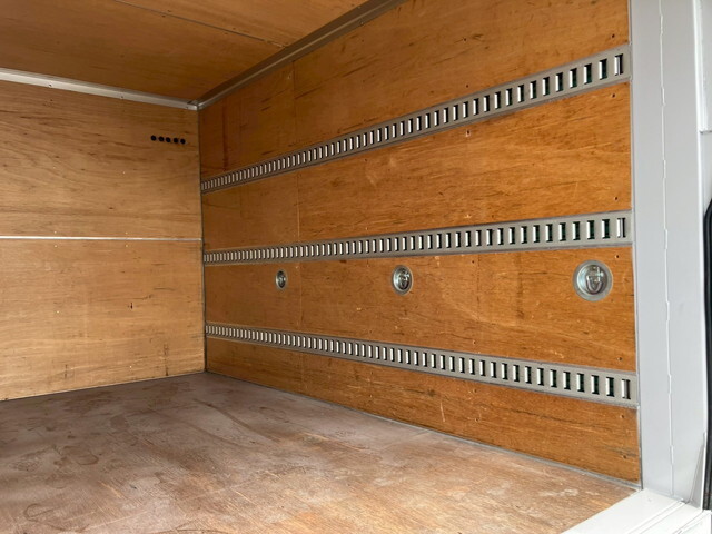 いすゞエルフアルミバン小型（2t・3t）[写真15]