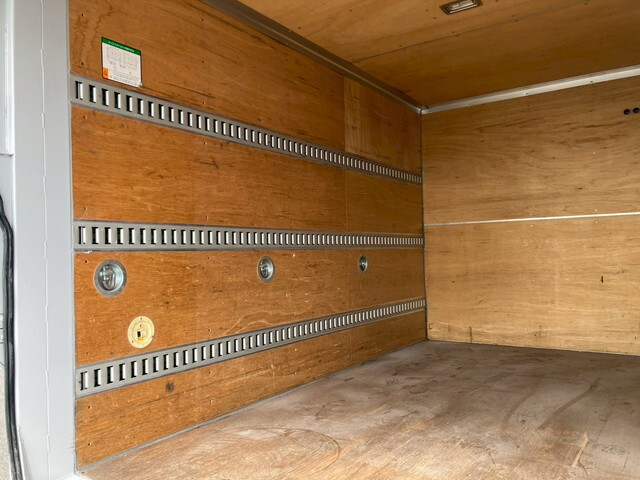 いすゞエルフアルミバン小型（2t・3t）[写真16]