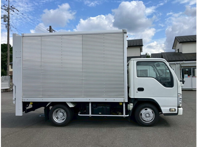 いすゞエルフアルミバン小型（2t・3t）[写真06]