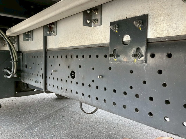 いすゞフォワードアルミウイング中型（4t）[写真21]