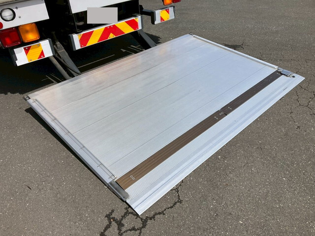 いすゞフォワードアルミウイング中型（4t）[写真28]