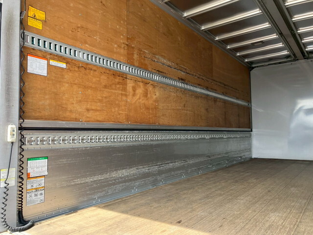 いすゞフォワードアルミウイング中型（4t）[写真40]