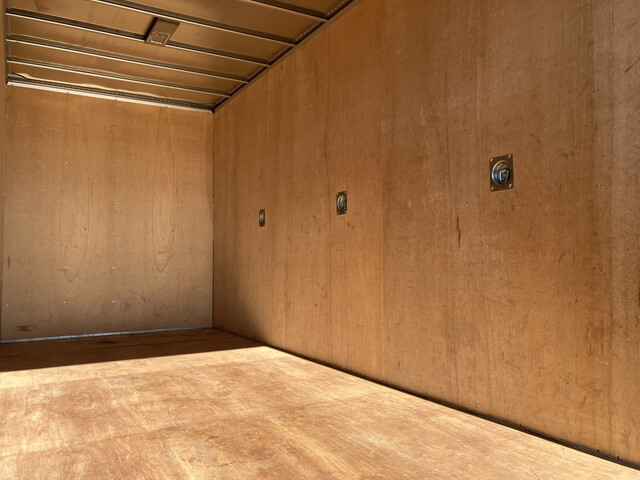 いすゞエルフアルミバン小型（2t・3t）[写真12]