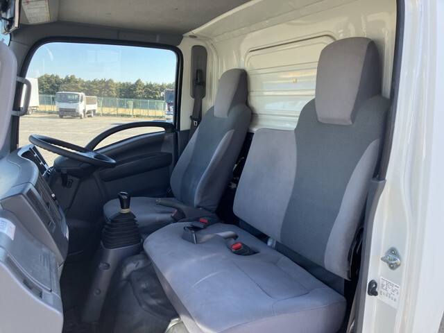 いすゞエルフアルミバン小型（2t・3t）[写真32]